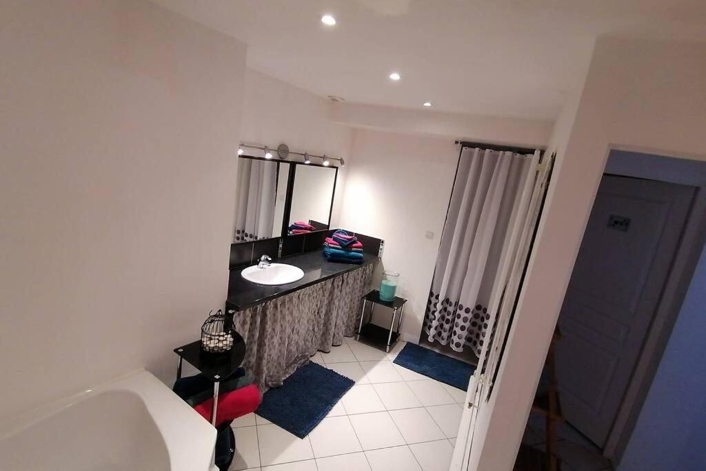Chassemy Maison Chaleureuse Et De Detente Avec Piscine Et Spa מראה חיצוני תמונה